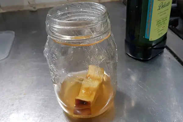 Vinegar fruit fly trap - a safe way to get rid of fruit flies at home