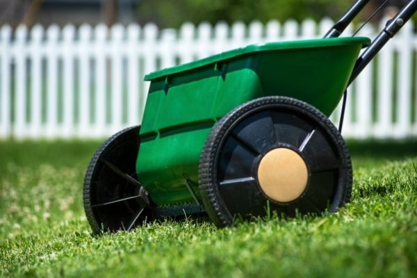 green compost spreader for lawns