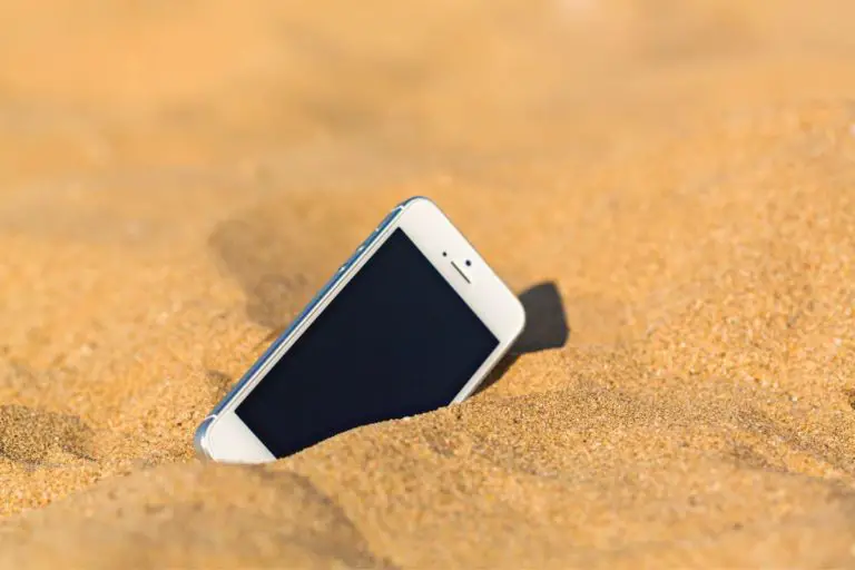 How to Get Sand Out of Phone | 4 tips for a grain-free device + 3 prevention methods