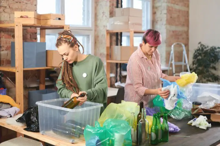 Women Replace Single Use Items And Plastics With Reusable Options