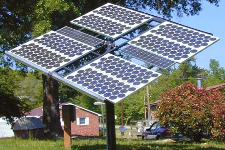 Pole Mounted Photovoltaic Array